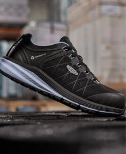 Keen Women's Vista Energy (Carbon-Fiber Toe) | Hydrangea/Black -Keens Boots Store 1024594 PDP RightImage