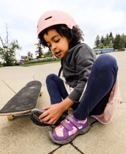 Keen Big Kids' Speed Hound | Blue Depths/Black -Keens Boots Store KidsSpeedHoundPDPLifestyle2Kids1026214 925e330a d456 419d a34c d5e888e65ae6