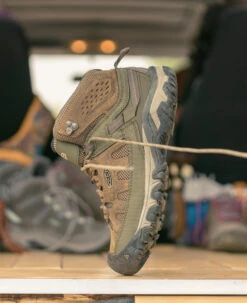 Keen Men's Targhee Vent Mid | Olivia/Bungee Cord 15 Keen Men's Targhee Vent Mid | Olivia/Bungee Cord -Keens Boots Store MTargheeVentMidLifestylePDPRight