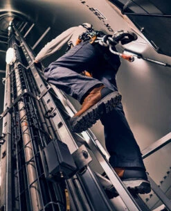 Keen Men's Camden 6" Waterproof Boot (Carbon-Fiber Toe) | Leather Brown/Black -Keens Boots Store SDD 1014 Camden 1027670 Left Image b58a6985 475f 48d0 a9e8 99f9ebce6ad6