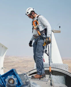 Keen Men's Camden 8" Insulated Waterproof Boot (Carbon-Fiber Toe) | Leather Brown/Black 18 Keen Men's Camden 8" Insulated Waterproof Boot (Carbon-Fiber Toe) | Leather Brown/Black -Keens Boots Store SDD 1014 Camden 1027690 Left Image 1