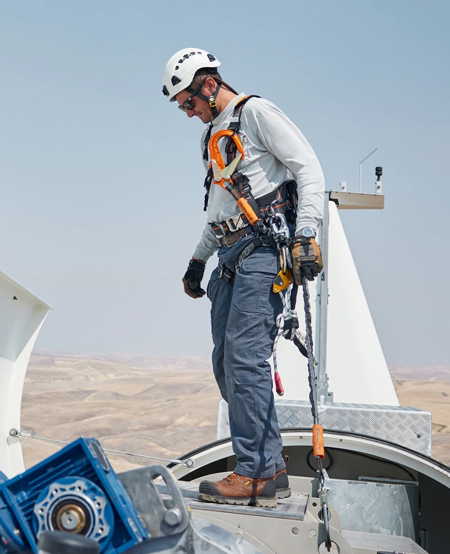 Keen Men's Camden 8" Insulated Waterproof Boot (Carbon-Fiber Toe) | Leather Brown/Black 10 Keen Men's Camden 8" Insulated Waterproof Boot (Carbon-Fiber Toe) | Leather Brown/Black - Image 8