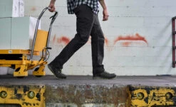 Keen Men's Vista Energy (Carbon-Fiber Toe) | Magnet/Green Glow 13 Keen Men's Vista Energy (Carbon-Fiber Toe) | Magnet/Green Glow -Keens Boots Store SDD 554 VistaEnergy 1026886 Top Image