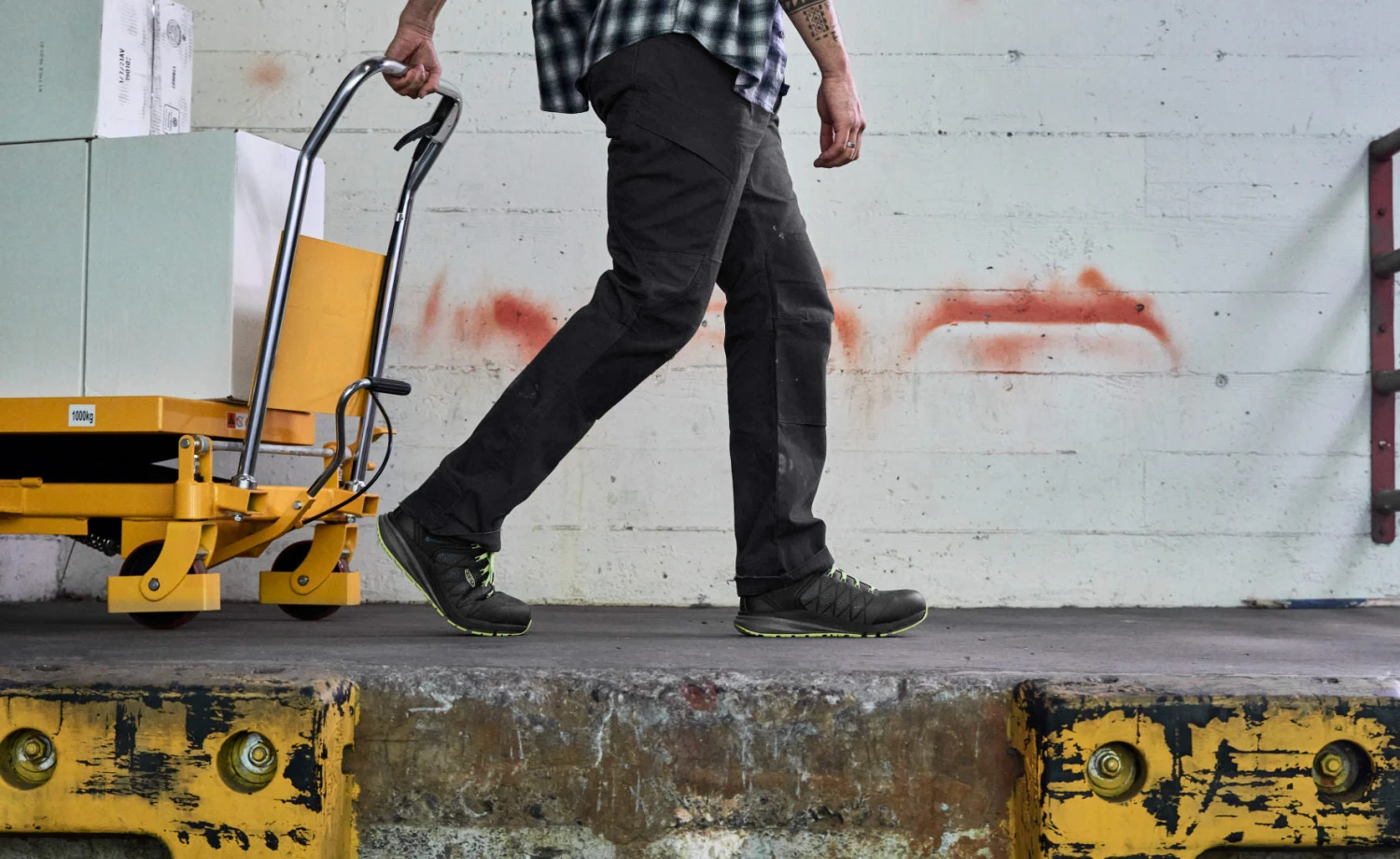 Keen Men's Vista Energy (Carbon-Fiber Toe) | Magnet/Green Glow 7 Keen Men's Vista Energy (Carbon-Fiber Toe) | Magnet/Green Glow - Image 5