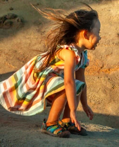 Keen Toddlers' Newport H2 | Ribbon Red/Gargoyle -Keens Boots Store TotsNewportH2LifestyleSingleRight 64bf2908 c9b3 4ca3 985f b782a0f70a57