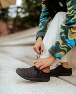 Keen Women's Howser III Slide | Light Gray Wool/Vapor -Keens Boots Store WHowserIIISlideLifestylePDPLeft b9f1873c cb97 437f aafb 80ff8b5af899